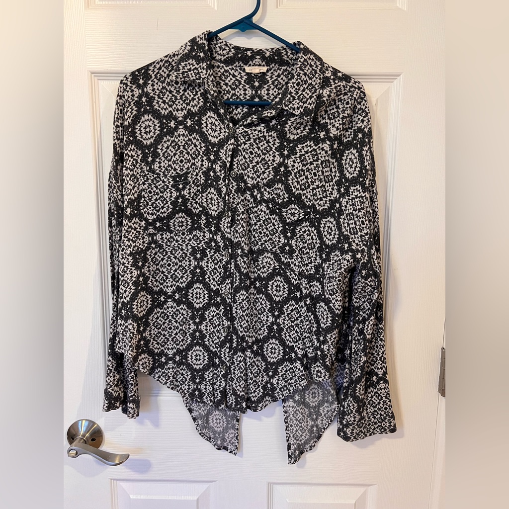 En Creme Patterned Button Down Blouse
